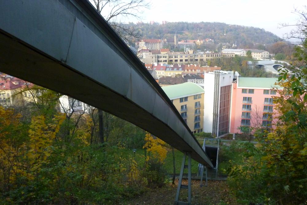 Lanovka nad parkem Mrázovka (foto J. Juřík)