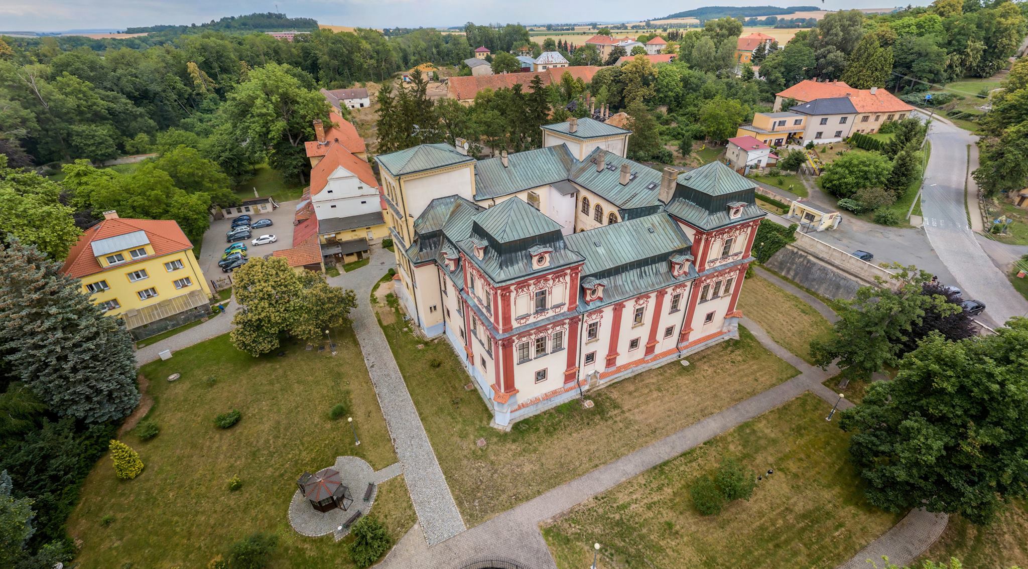 Zámecký objekt jako sídlo Domova Svojšice již dlouhodobě nevyhovoval