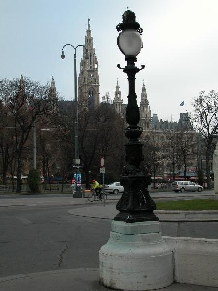 viden_sluzebka_mobiliar_lampa_jpg