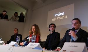 Verejna_diskuse_na_tema_Pravo_na_Prahu_02