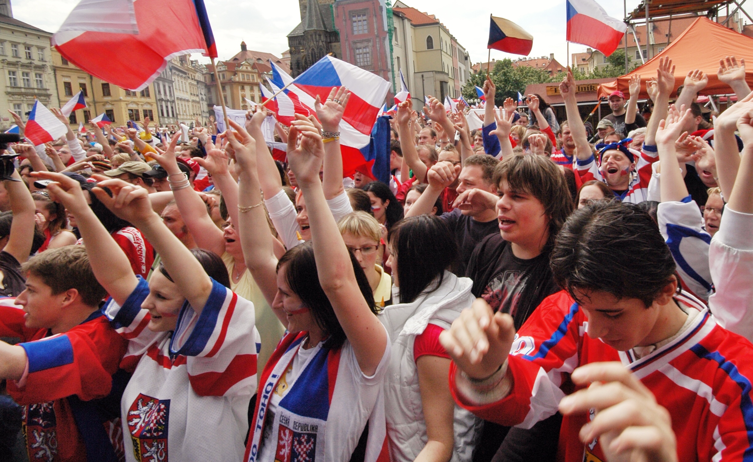 Ilustrační foto: Hokejoví fanoušci na Staroměstském náměstí…