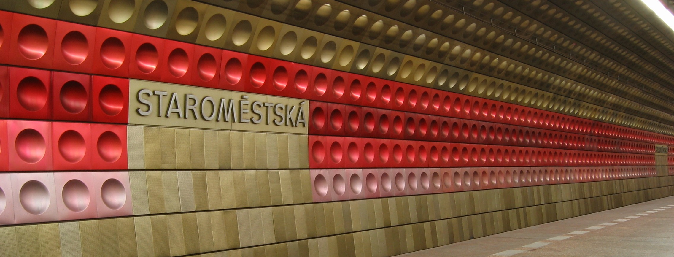 Stanice metra A Staroměstská