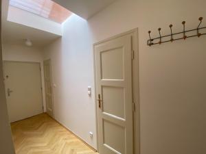 15_předsíň, východ, vchod WC a koupelna