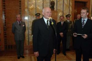 491886_13. 5. 2006 - náměstek primátora Jan Bürgermeister při setkání se zástupci Světové federace válečných veteránů