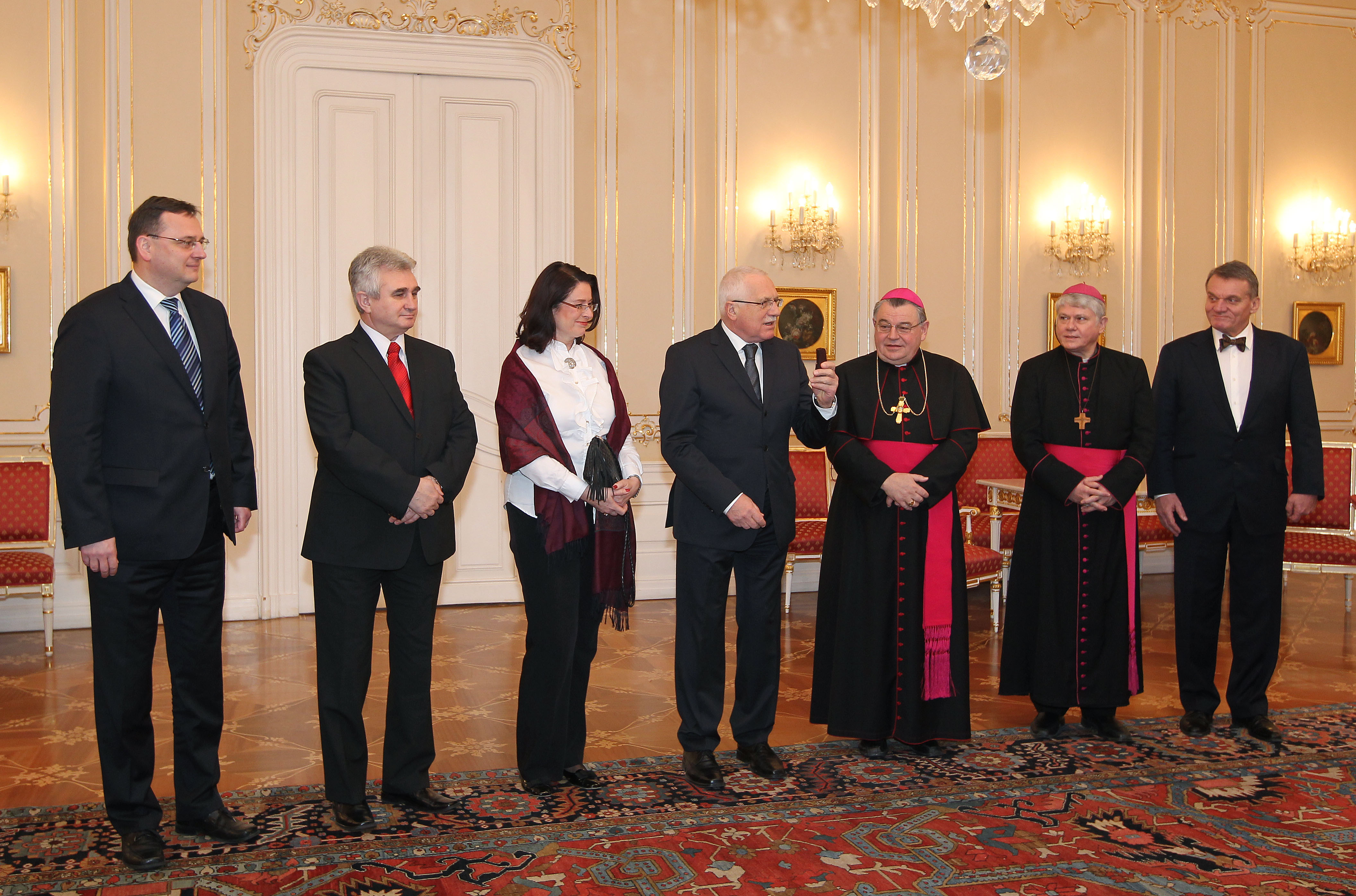 Primátor Bohuslav Svoboda přivezl sedmý klíč od Korunní komory na Hrad