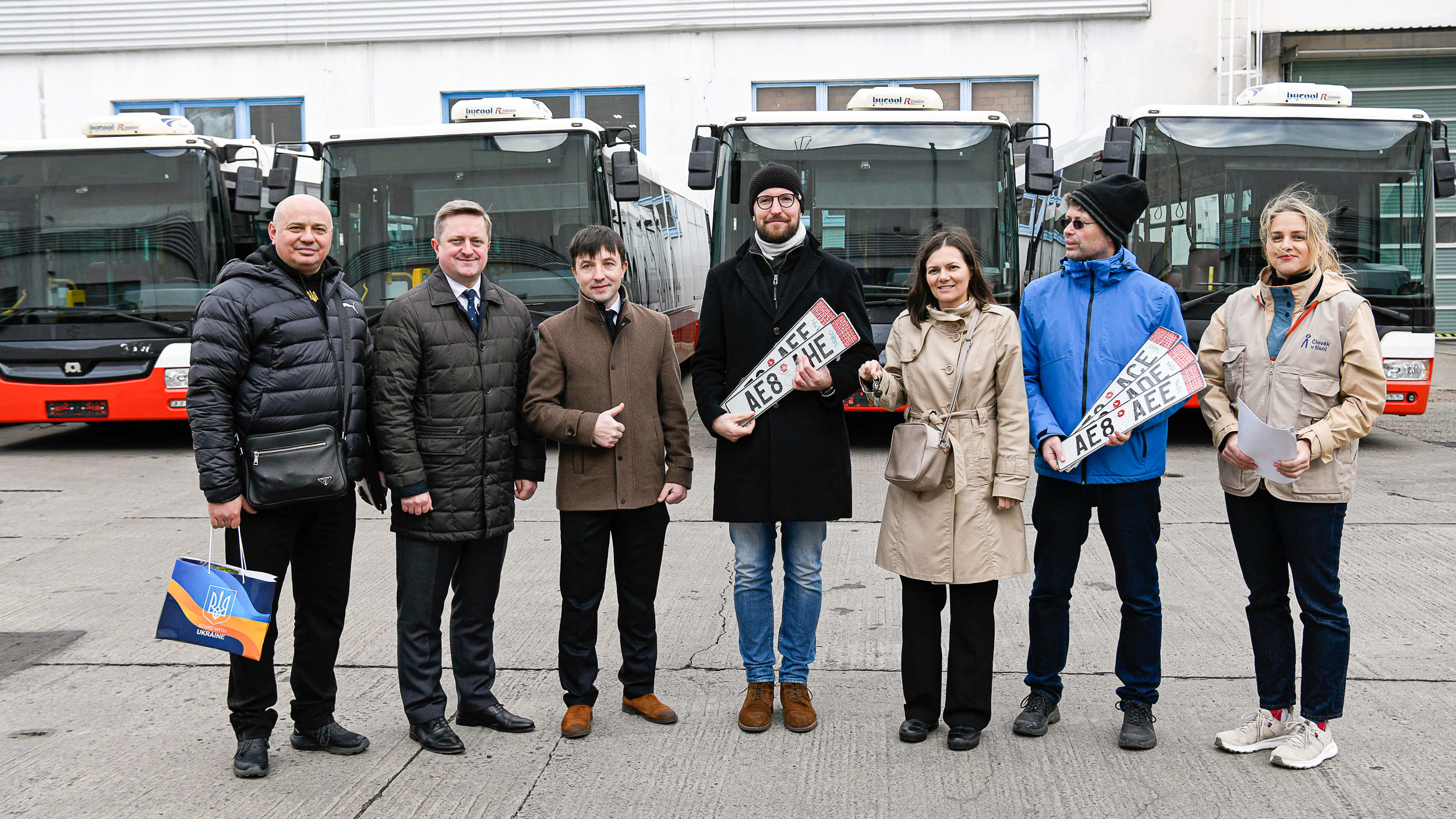 Z oficiálního předání autobusů